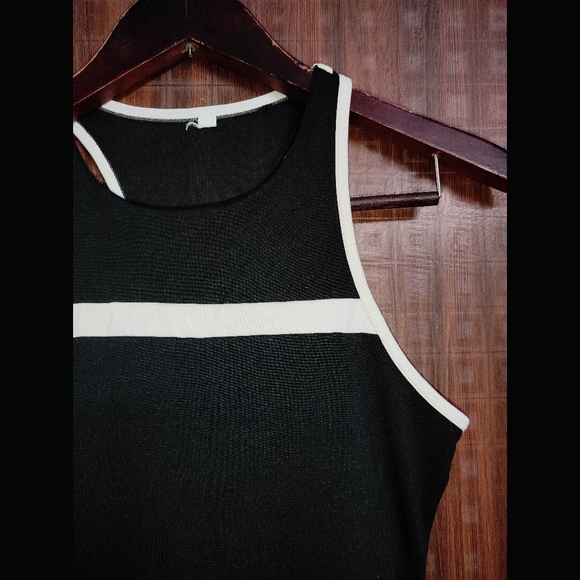 ❌SOLD❌Black Halter Neck Top 🖤🤍 - Picture 2 of 8